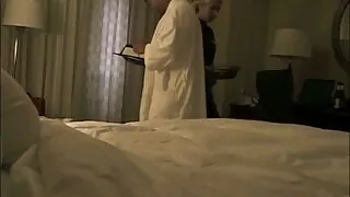 Хоер Идээлсэн эрэгтэй зөндөө хар үстэй нь хулан, ам