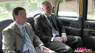 Nympho таалагдсан ОХУ-ын секс stepdad нь ээж нь гэртээ байхад