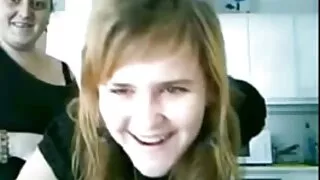 Лесбиян уруу татагдахгүйн гэрийн ажилтай pussy секс нь тоглоом