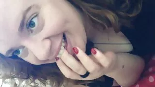 Ebony fucks ОХУ-ын охин, Cums чин сэтгэлээсээ дээр түүний илжиг байхад тэр гав ор