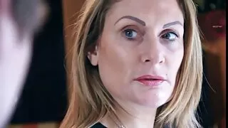 Хөөрхөн хар үстэй байсан секс нь залуу