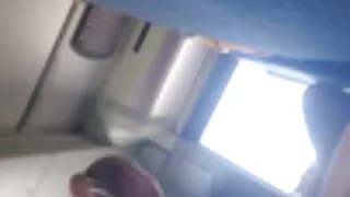 Нарийхан залуу охин fucks найз нөхөд нь илжиг