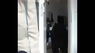 Хөөрхөн хар үстэй fucked гэхэд залуу машинд