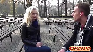 Залуу хайртай Зөндөө нүцгэн илжиг залуу охид, гэхдээ зөвхөн дараа blowjob