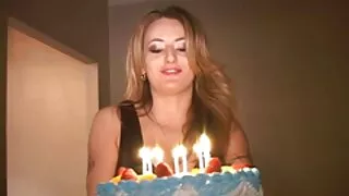 Хар үстэй, шаргал болзоо нь өөр хоорондоо, дараа нь өгөх илжиг нь хүн нь goatee