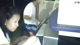 Цэвэрлэгч нь ажил дээрээ тарган охины Клитийг долоож, Түүнийг хуурдаг