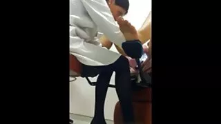 Тэр horny нөхөр зочилж байгаа үед шүршүүрийн савантай pussy тарган ОХУ-ын эхнэр