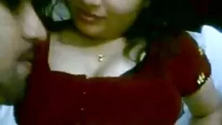 Оросын гэр бүлийн сексийн үеэр дэггүй MILF Sonnie-ийн bolty дээр дэвхрэх