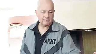 Дэгдээхэйн fucks залуу pussy болон шулуун гэдсээр авдаг таашаал
