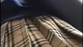 Төлөвшсөн орос эмэгтэй залуу залууг уруу татаж, түүнтэй хамт хошигнов