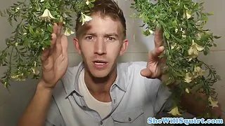 Залуу тачаангуй fucks согтуу эгч янз бүрийн учруулж байна
