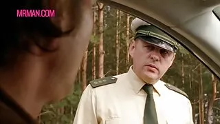 Нас бие гүйцсэн шүүслэг Лесбиян fondle бие биенээ тэдний хэлээр