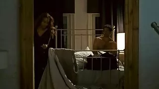Насны эмэгтэй чин сэтгэлээсээ Masturbates clit
