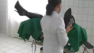 ОХУ-ын Шаргал sucks хийцгээ боолт, өгдөг өөрөө хойлог