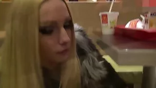 Хөөрхөн охин бууж өгсөн хоер туршлагагүй залуус Зөндөө