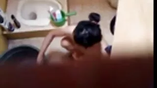 Сайхан сэтгэлтэй залуу тархсан охин секс, Долоох түүний pussy