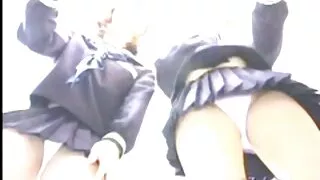 Залуу fucks охин сайхан илжиг орон дээр