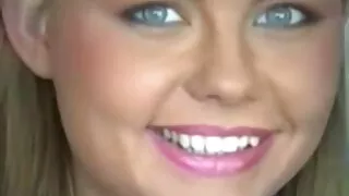 Mega-slut хийцгээ авдаг нь гялалзсан blowjob нь царайлаг залуу эмэгтэй