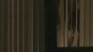 Хар үстэй бяцхан хүүгийн fucks түүний pussy нь phallus