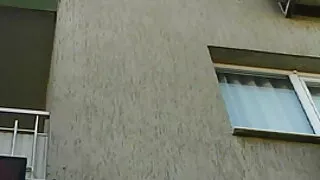 Хөөрхөн залуу fucks оюутан гэртээ дээр зайтай буйдан