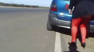 Түнш licks нь охины илжиг, fucks түүний хатуу