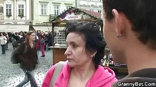 Guy болон ертөнцөд цайвар үст хөхөх хэрхэн мэдэх гэдгийг мэдэхгүй байсан