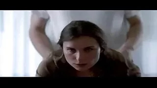 Охидын үтрээг хуурсны дараа залуу нь brunette-ийн илжиг рүү шлонгоороо нэвтэрдэг