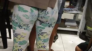 Туранхай хайрлагчид унтлагын өрөөнд зөөлөн секс хийдэг