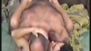 Гоемсог хөхтэй сайхан сувилагч том тарган тахиа сордог