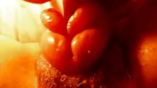 Сайхан хар үстэй undresses авдаг түүний илжиг fucked